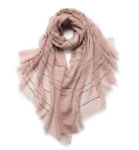 Herstellung von kuscheligen Designer Schals aus Kaschmirwolle für Damen