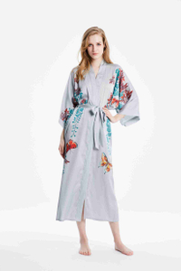 Bestes Damen-langes authentisches Seidengraues Kimono-Robe-Nachthemd mit benutzerdefiniertem Blumendruck Fabrik Großhandel