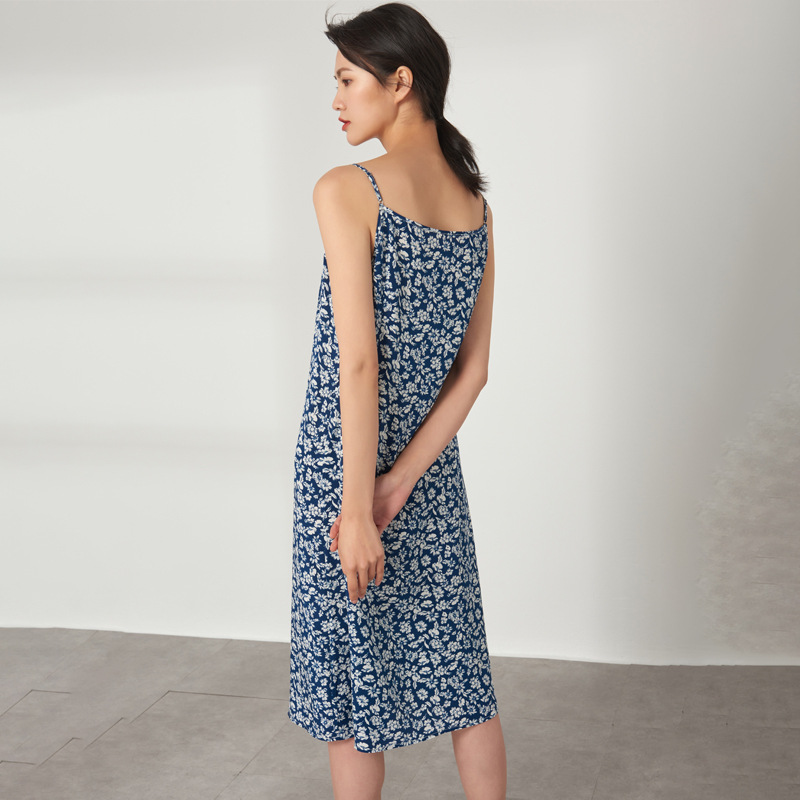 Mittellanges, lang geschnittenes Cami-Kleid mit Blumendruck aus 100% Maulbeerseide für Damen Großhandel