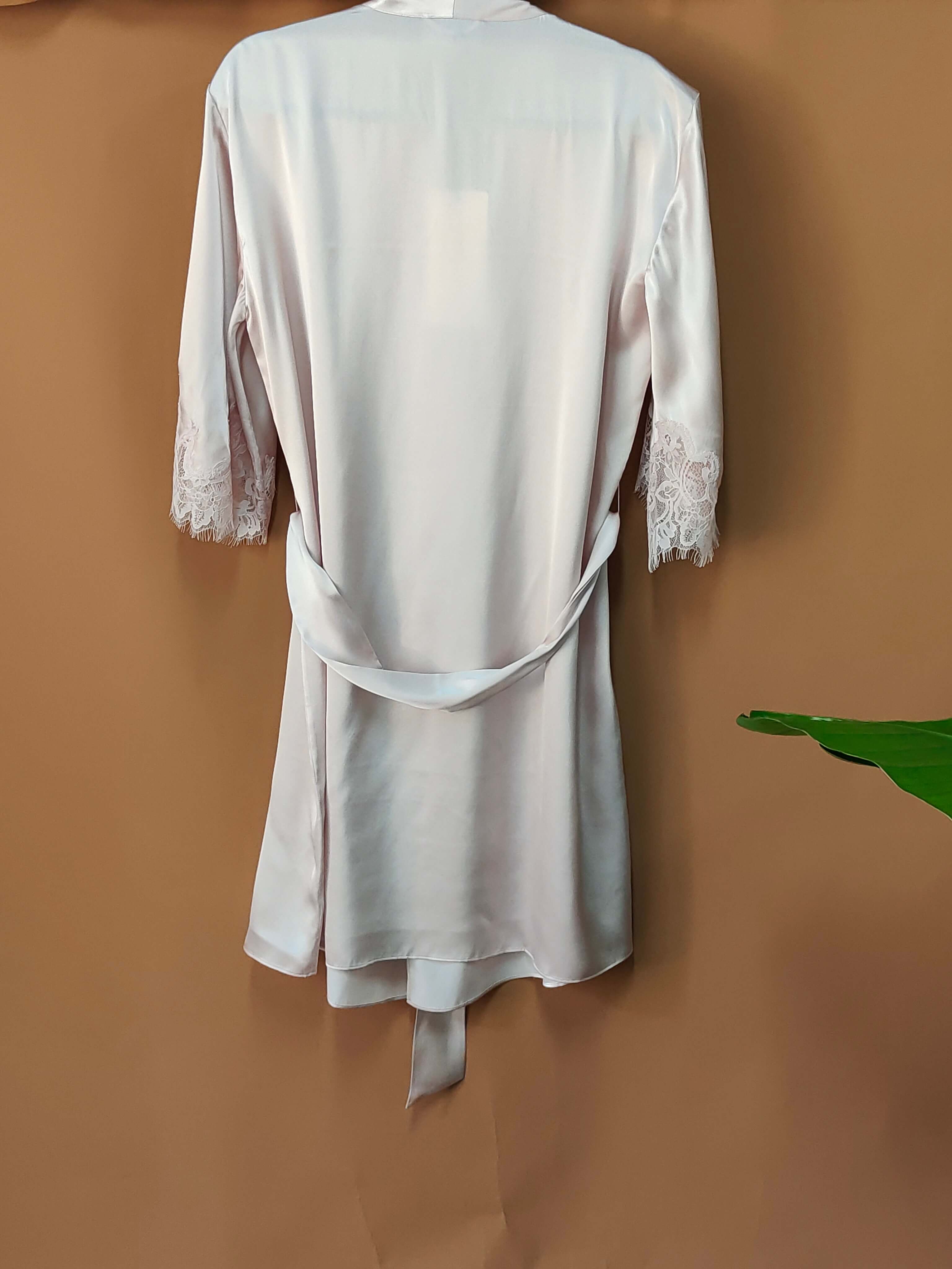 Personalisiertes einzigartiges Design Blush Pink Womens Silk Kimono Robe für Bräute